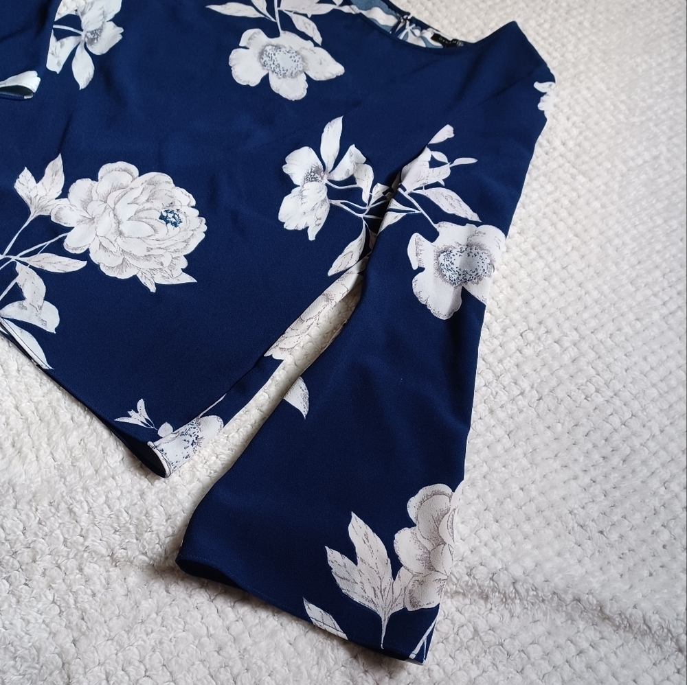 Dynamite navy bell sleeves detailed back silver button blouse top shirt XS rose - Picture 3 of 10